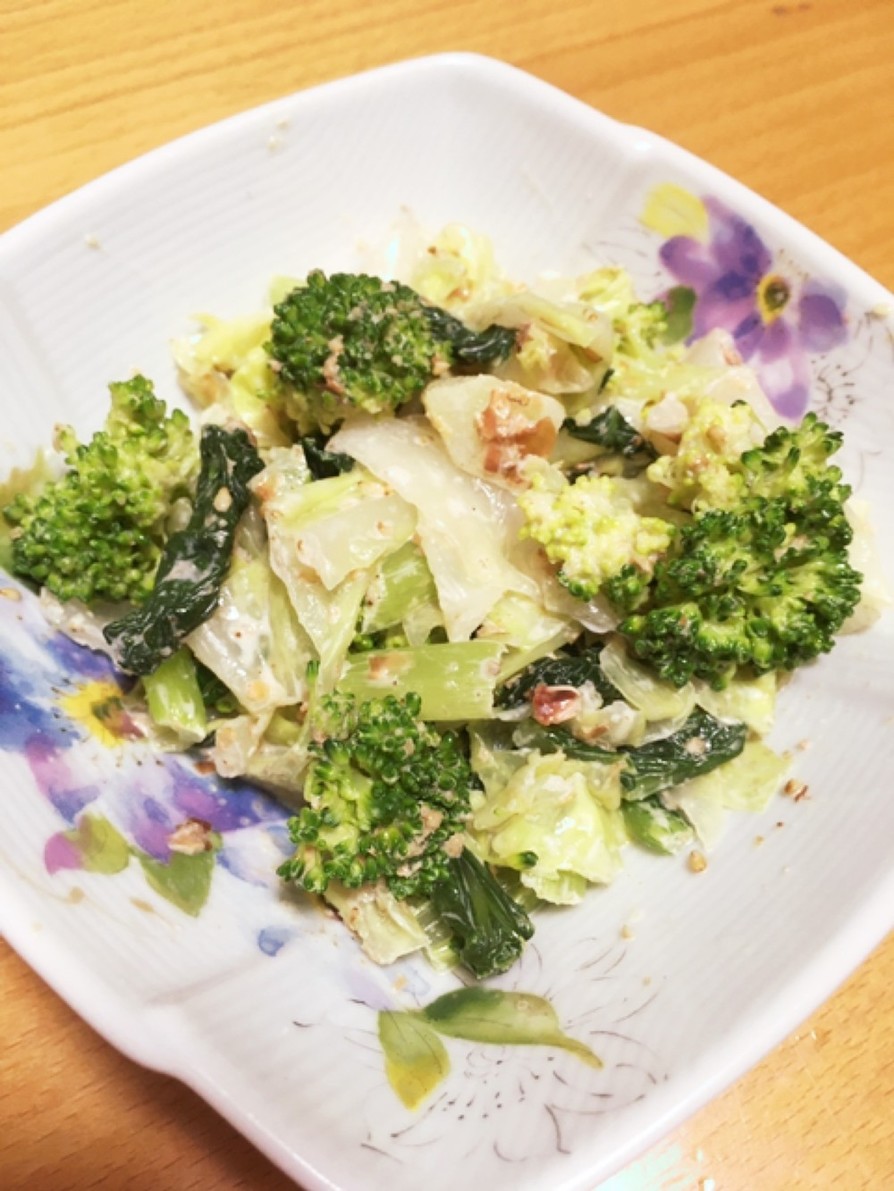 葉物野菜とブロッコリーのマヨごまおかか☆の画像