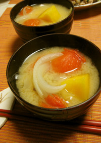 簡単❀トマトと薩摩芋で作る暖色♡お味噌汁
