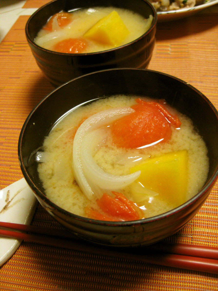 簡単❀トマトと薩摩芋で作る暖色♡お味噌汁の画像