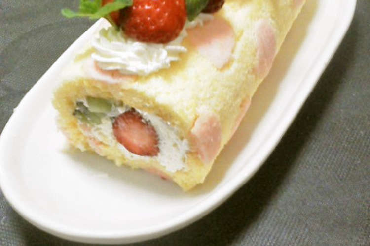 とってもキュート 苺のデコロールケーキ レシピ 作り方 By ホトちゃんママ クックパッド 簡単おいしいみんなのレシピが352万品