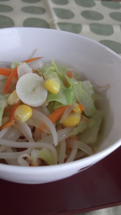 にんにく香る　食べる野菜スープの写真