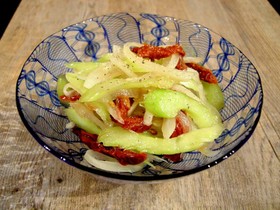 セロリ・玉ねぎ・ドライトマトのマリネ