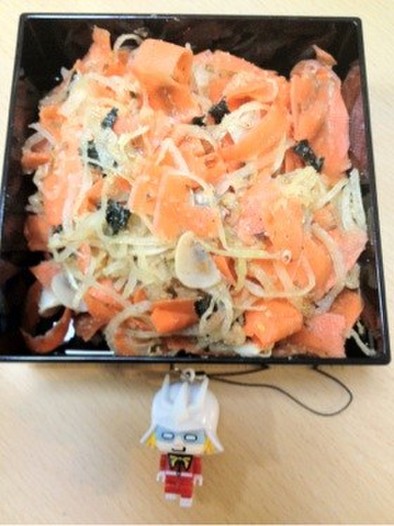 おやじ犬の人参と玉ねぎの酢醤油サラダの写真