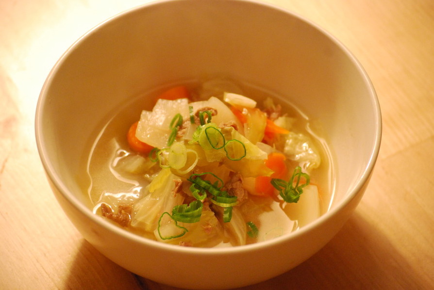 薄切り牛肉と野菜のスープの画像