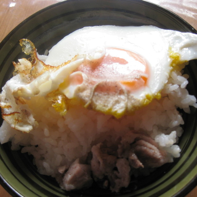 こんがりカリカリ 目玉焼きのっけ丼 レシピ 作り方 By パティシェさん クックパッド