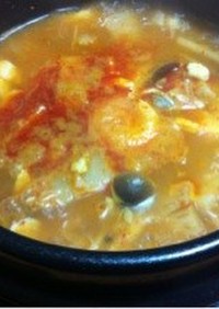 韓国料理  辛うまキムチスンドゥブチゲ