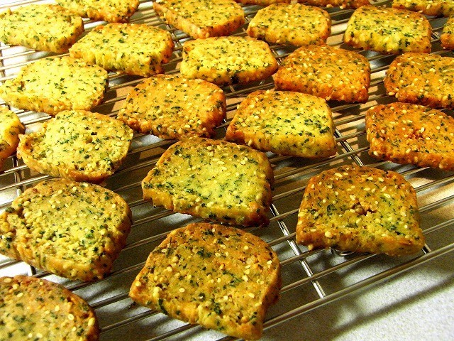 パセリ・チーズ・ゴマのおつまみ塩クッキーの画像