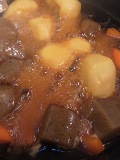 ほっこり☆里芋とにんじんこんにゃくの煮物の写真