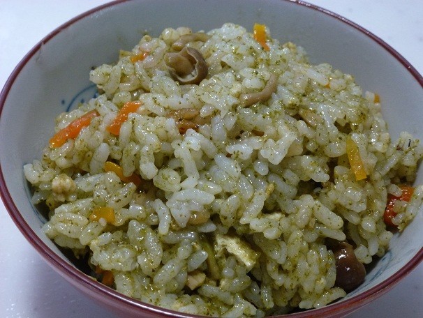 小松菜ピューレと塩麹の炊き込みご飯の画像