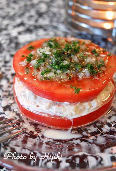 トマトとツナのサラダの写真