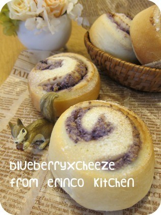 ブルーベリークリームチーズパン☆☆の画像