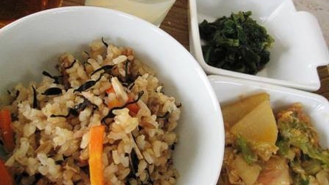 香り濃厚 定番 炊き込みご飯にはコンソメ レシピ 作り方 By Sayata クックパッド 簡単おいしいみんなのレシピが353万品