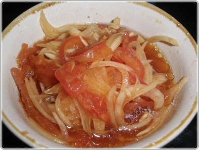 トマトと玉ねぎの簡単マリネ風サラダの写真