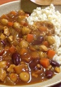 玄米で食べる！スパイシートマト＆豆カレー