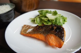 The男の台所:塩麹で漬けた旨鮭焼き