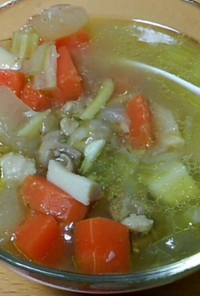 野菜たっぷり鶏スープ