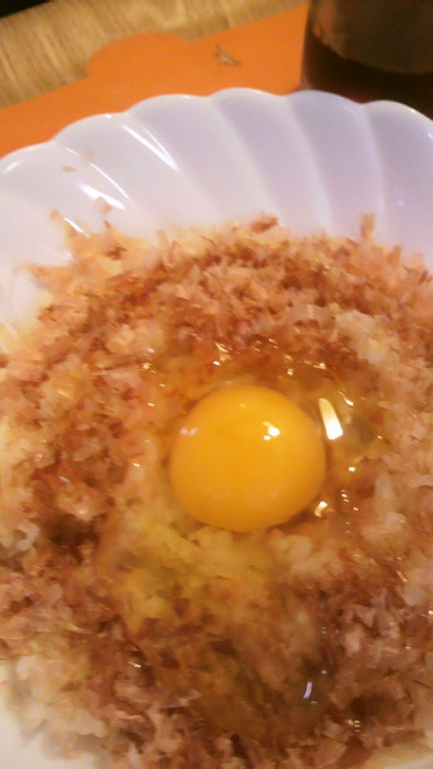 鰹節たっぷりが美味しい♡絶品卵かけご飯の写真