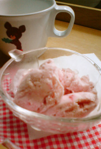 苺アイスクリーム