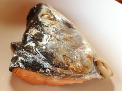 ジューシー！フライパンで鮭カマの蒸し焼きの写真
