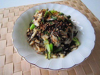 小松菜とれんこんとひじきのごま酢和えの画像