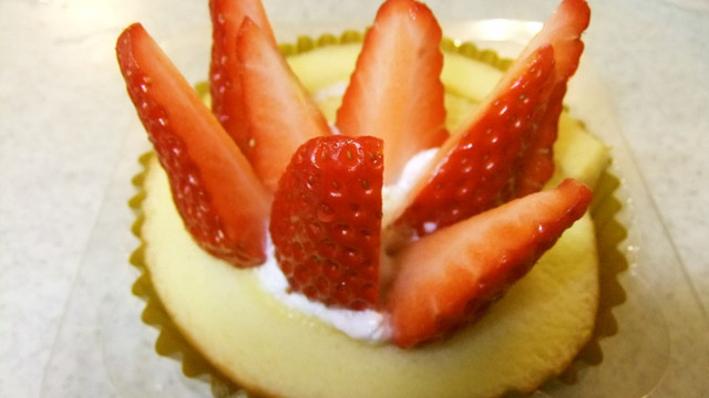 ロールケーキでいちごのショートケーキ レシピ 作り方 By カチュミ クックパッド 簡単おいしいみんなのレシピが366万品