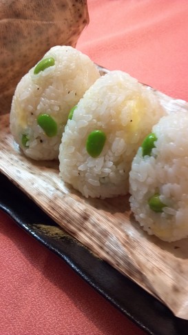 チーズと枝豆の彩りおにぎり