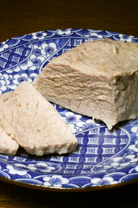 簡単!煮るだけ!豚もも塊肉の塩麹煮