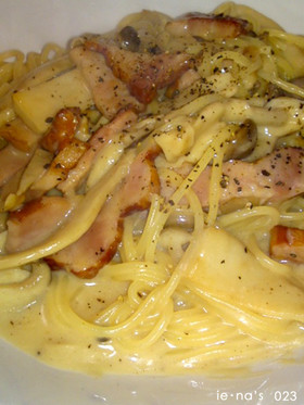 きのことベーコンのクリームパスタ