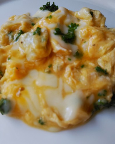 絶品スクランブルエッグ　チーズ＋パセリの写真