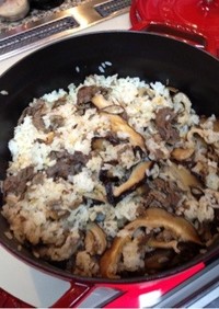 ストウブ鍋で椎茸と牛肉の炊き込みご飯