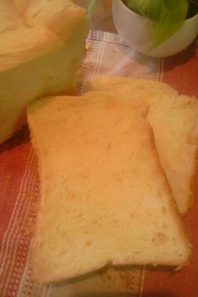 ふわふわ生クリーム食パンの写真