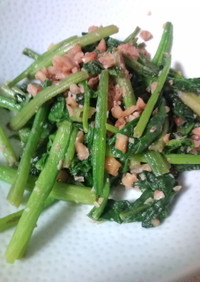 カリッカリクルミと小松菜の炒め物