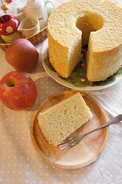 バター香るリンゴのシフォンケーキの写真