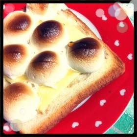 簡単！甘〜い☆マシュマロチーズトーストの画像