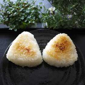 フライパンで!ごま油香る 塩焼きおにぎり