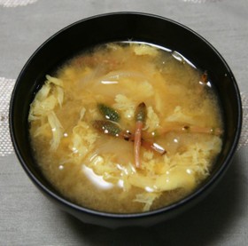 土筆と玉葱のかき玉味噌汁