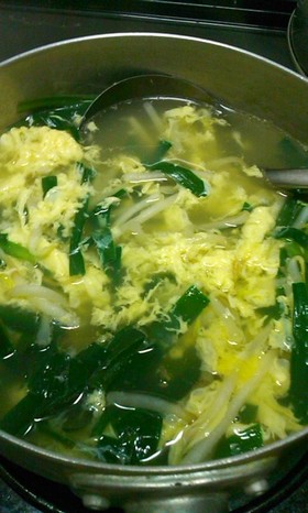 ニラとモヤシの卵スープ