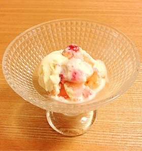 簡単♪苺とミルクのアイスクリームの画像