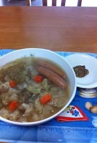 野菜スープでヌードル＆ソーセージ