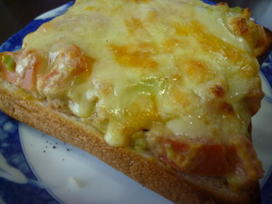 ちょいのせ　アボガドチーズパンの写真