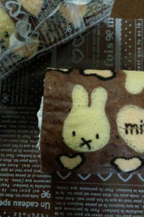 ミッフィーのココア☆デコロールケーキの画像