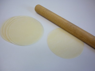 手作り餃子の皮の写真