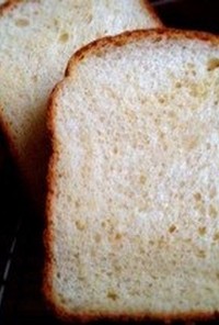 塩麹入り・メープル香るコーンミール食パン