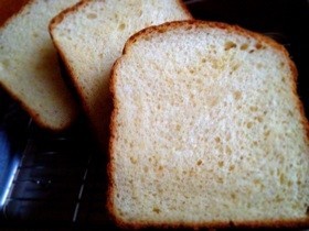 塩麹入り・メープル香るコーンミール食パンの画像