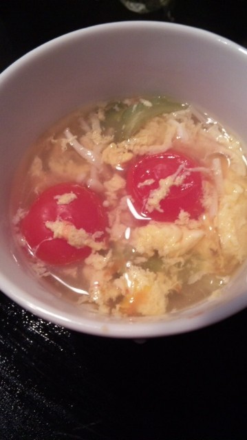 トマトとレタスの卵スープの画像