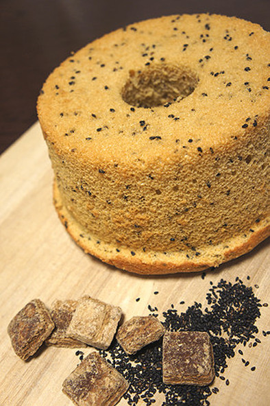 黒糖味噌と黒ゴマのシフォンケーキの写真