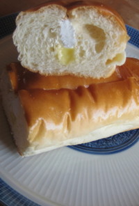 パティシェのwクリームサンドロールパン。