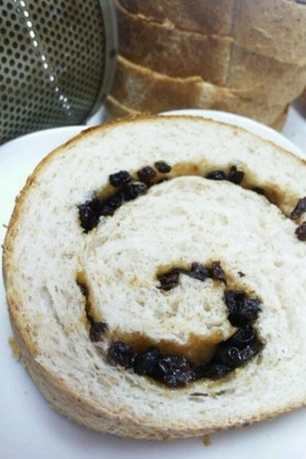 メッシュ型でカルピス風味のうずまきパン