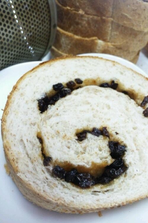 メッシュ型でカルピス風味のうずまきパンの画像
