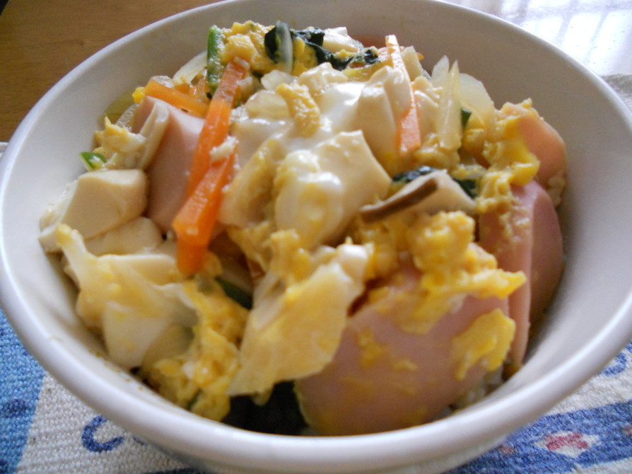 魚肉ソーセージの卵とじ丼の画像